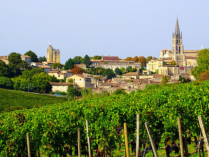 Saint-Émilion : au vert, entre village et vignoble