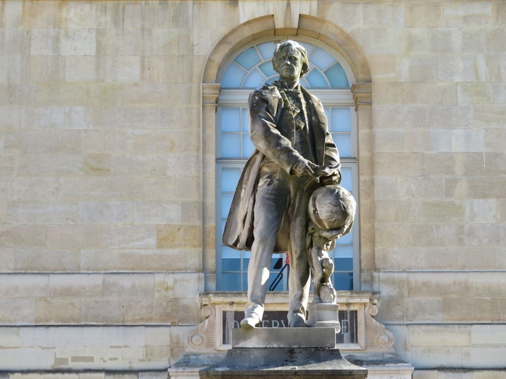 Statue de Le Verrier 