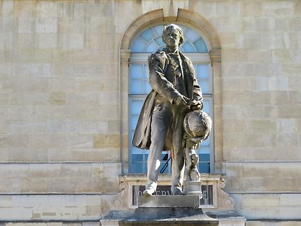 Statue de Le Verrier 
