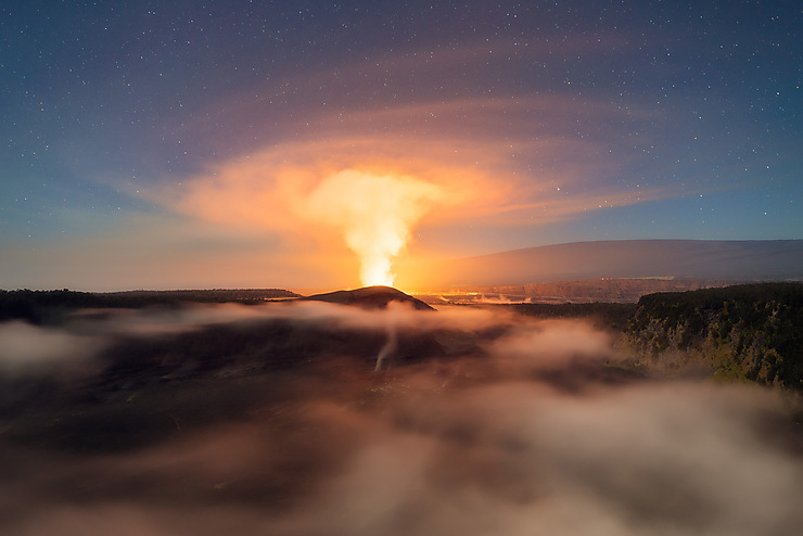 Nuage au-dessus du Halemaumau Crater, Hawaii