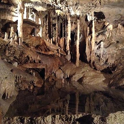 Miroir d'eau aux grottes de Han