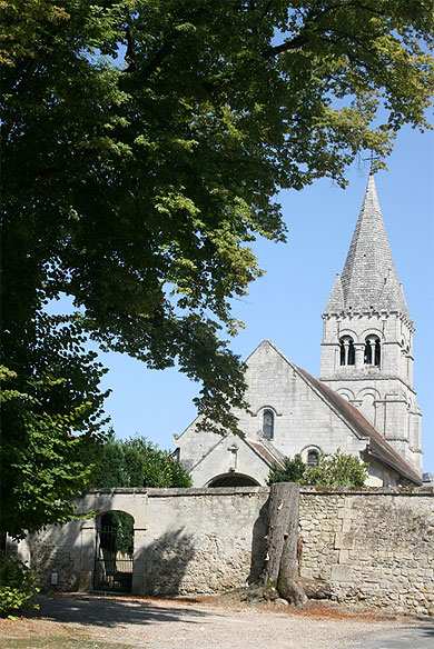 L'église de Saint-Vaast-de-Longmont L'église de Saint-Vaast-de-Longmont