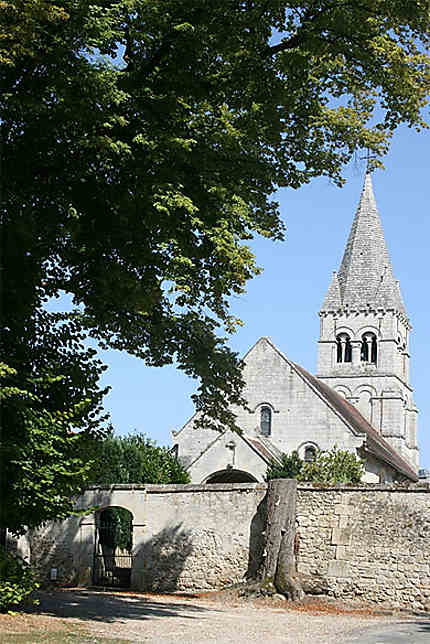 L'église de Saint-Vaast-de-Longmont