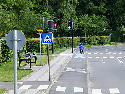 Circuit vélo pour enfant avec vrais panneaux