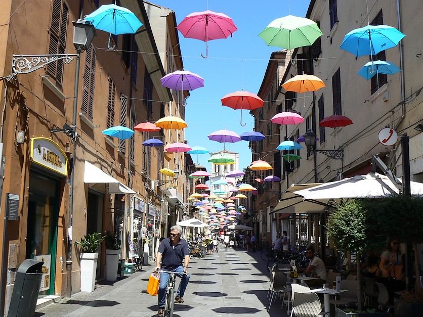Strada degli ombrelli Strada degli ombrelli