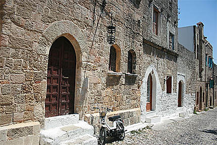 Une rue de la vieille ville de Rhodes
