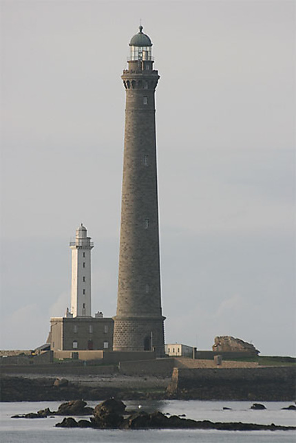 L'ancien et l'actuel phares de l'île Vierge