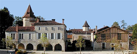 Vue panoramique de la bastide, place des tilleuls Vue panoramique de la bastide, place des tilleuls