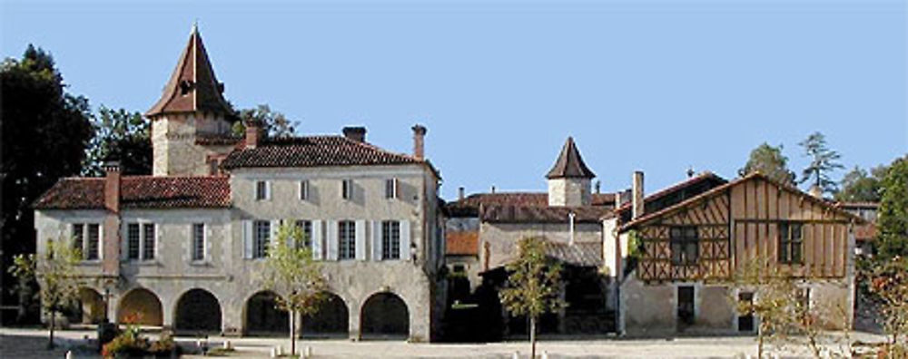 Vue panoramique de la bastide, place des tilleuls