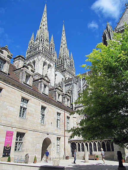 Musée départemental Breton et Cathédrale