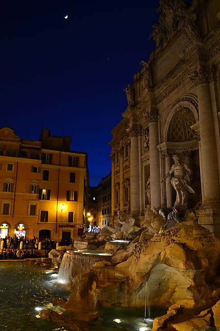 Fontaine de Trevi by night