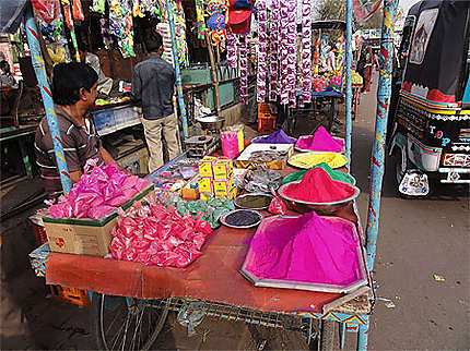 Vendeur de couleurs pour Holi color
