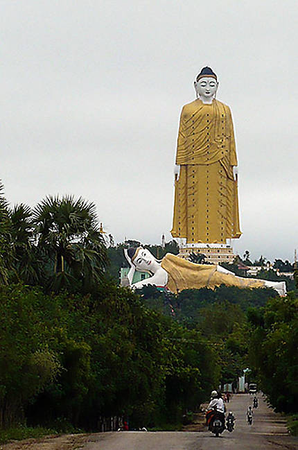 Le plus grand bouddha debout