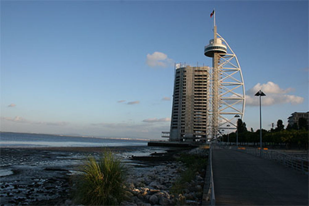 La tour Vasco de Gama à Lisbonne