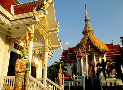 Temple Wat Chaimongkol