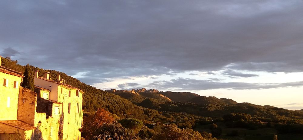 Automne à Séguret face aux Dentelles de Montmirail