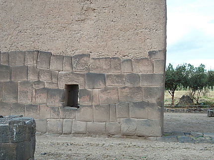 Temple de Wiracocha à Raqchi