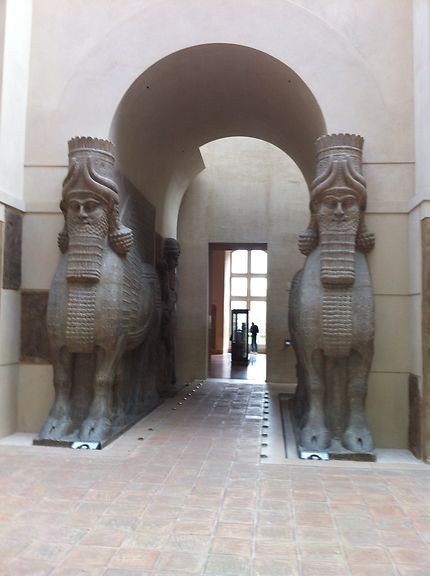 Les taureaux ailés des portes assyriennes 