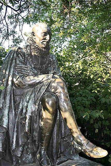 Statue de Montaigne