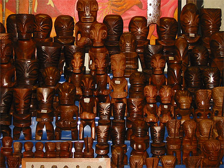 Tiki au marché de Papeete Tiki au marché de Papeete