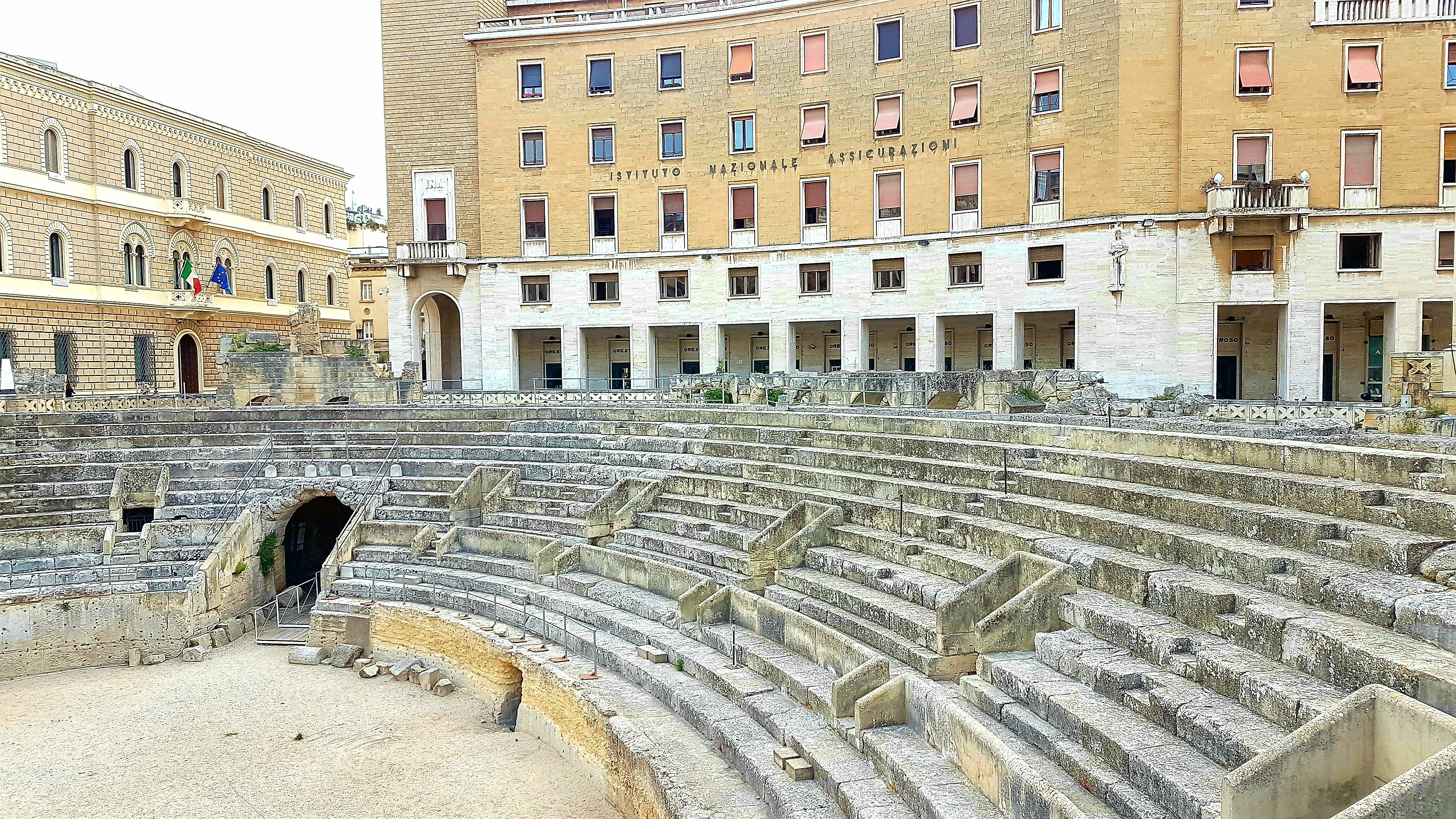 amphithéâtre romain italie milan