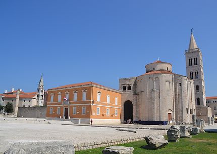 L'église Saint-Donat et la cathédrale Saint-Anast