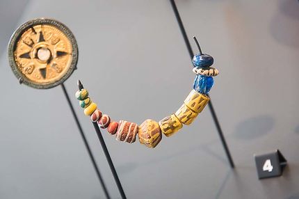 Besançon, Grains de collier en pâte de verre