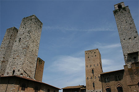 Les tours médiéviales de San Gimignano Les tours médiéviales de San Gimignano