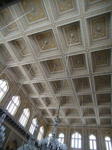 Le plafond d'un palais