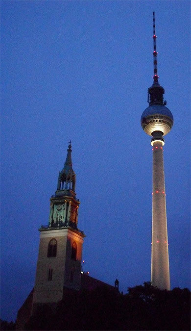 Marienkirche de nuit (et la Fernsehturm !)