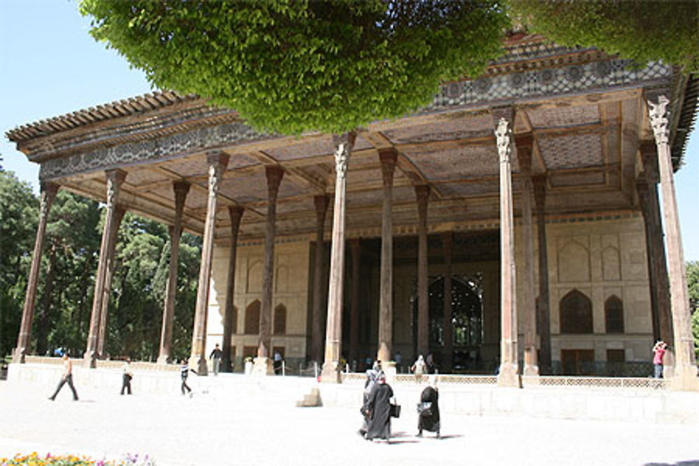 Le palais des quarante colonnes