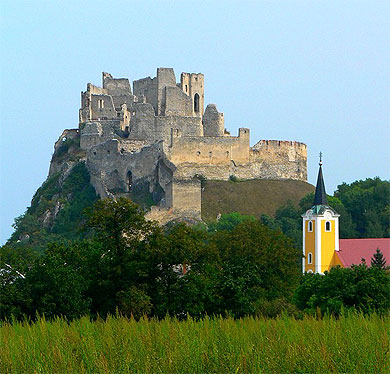 Ruines du château de Beckov Ruines du château de Beckov