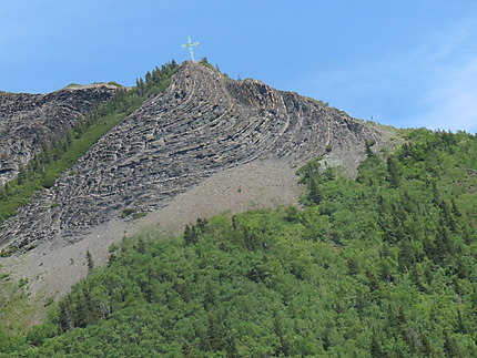 Croix sur la cime du Mont-St-Pierre