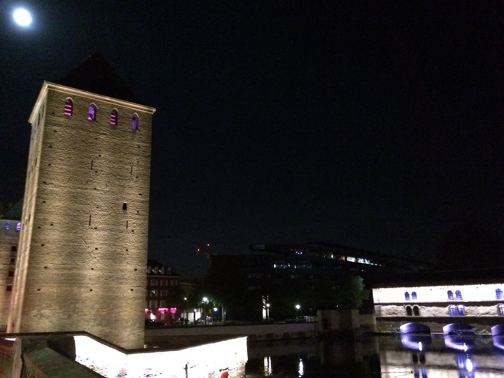 Pont couvert et barrage Vauban au clair de lune