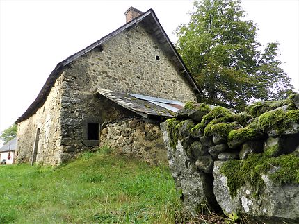 Grange de Bonnevialle, à Saint-Merd-la-Breuille