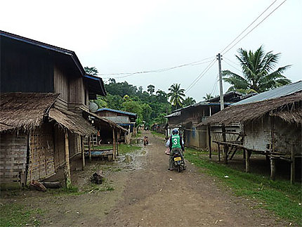 Village khamu près de Luang Prabang