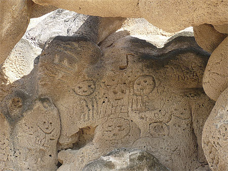Grotte Tainos au-dessus du Lac Enriquillo Grotte Tainos au-dessus du Lac Enriquillo