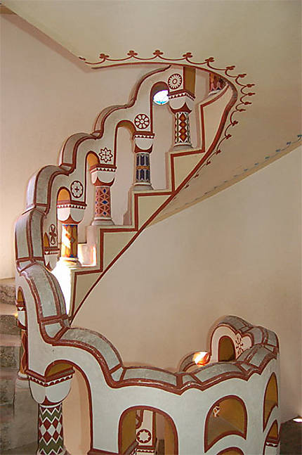 Escalier dans une tourelle du château Bory