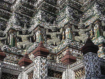 Sculptures sur Wat Arun