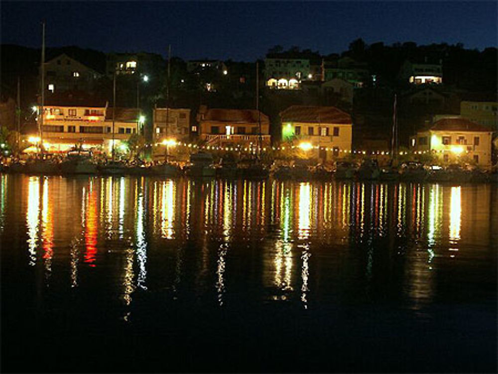 Sali by night