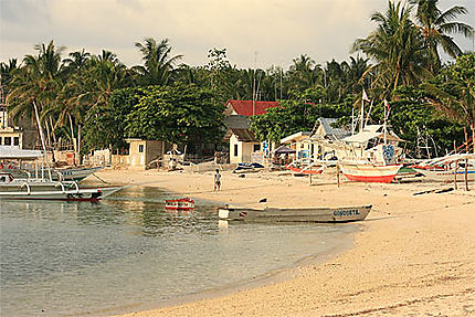 Le petit village de Malapascua