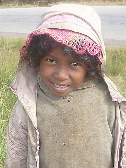 Enfant sur la route vers Tana