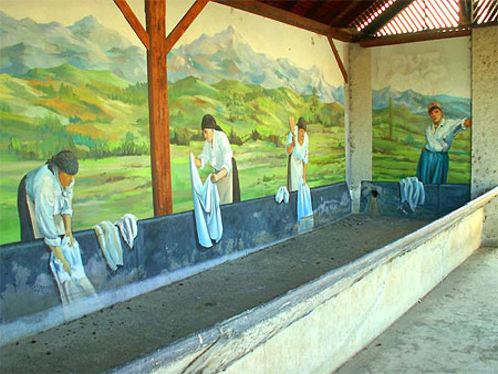 Le lavoir d'Adé (au nord de Lourdes) - le plus beau lavoir du département