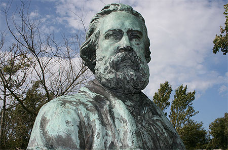 Buste de Jean-François Millet Buste de Jean-François Millet