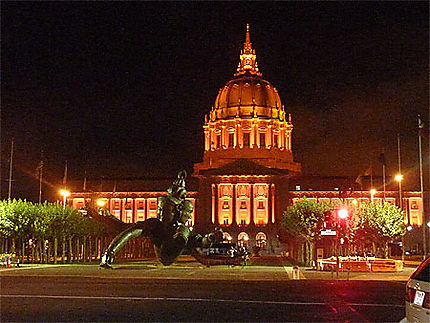 City hall de nuit