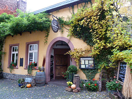Maison typique de vignerons Maison typique de vignerons
