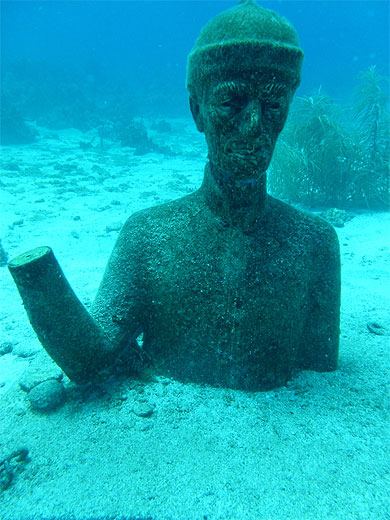 Statue du commandant Cousteau Statue du commandant Cousteau