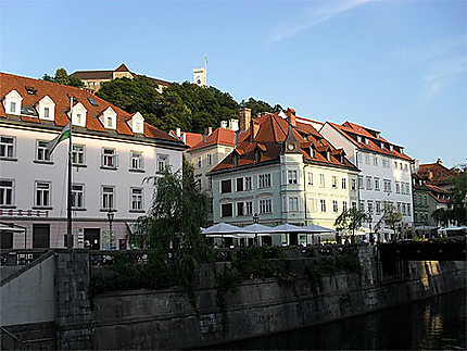 Le château de Ljubljana vu du centre-ville