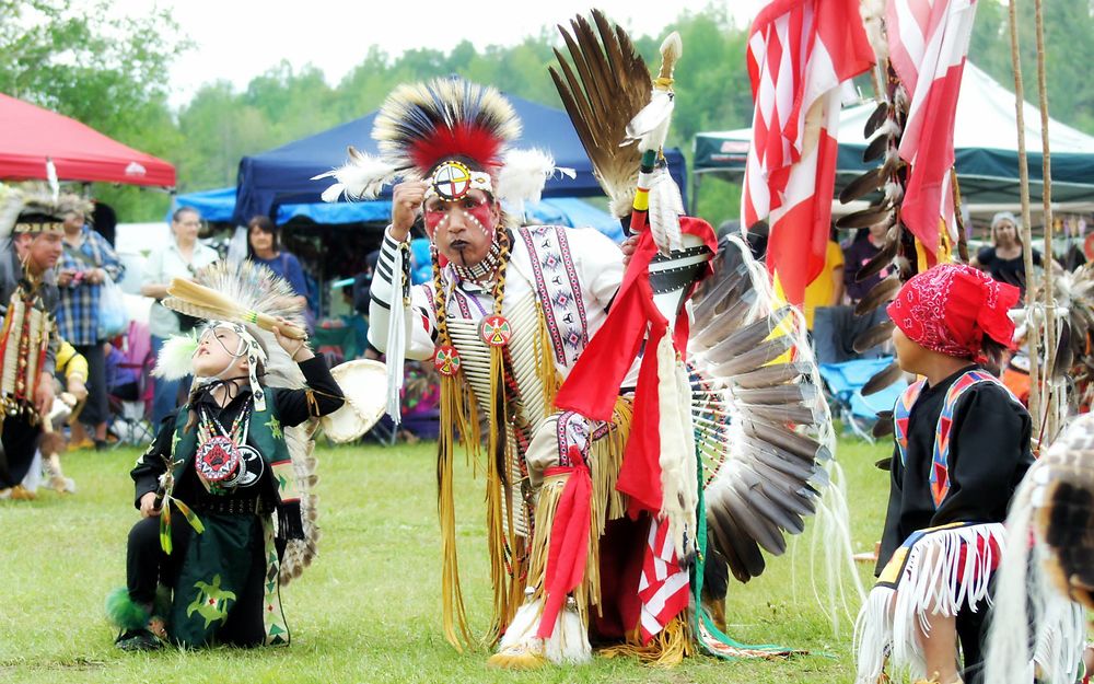 Danseur traditionnel pow wow 