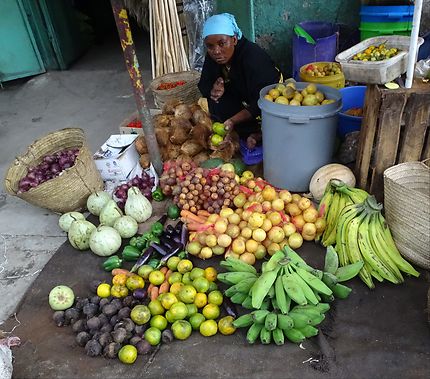 Sur le marché de Mombasa au Kenya